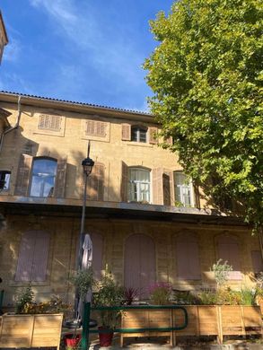 Edificio en Peyrolles-en-Provence, Bocas del Ródano