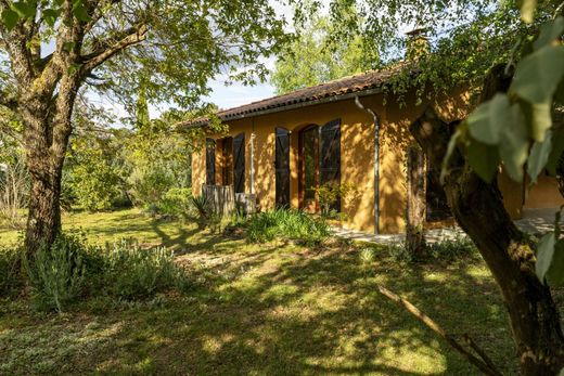 Luxury home in Le Barp, Gironde