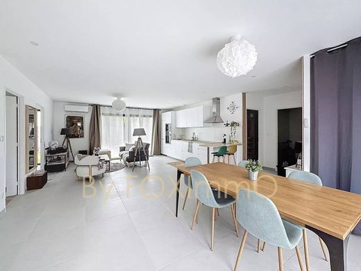 ‏וילה ב  Décines-Charpieu, Rhône