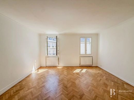 Apartment in La Muette, Auteuil, Porte Dauphine, Paris