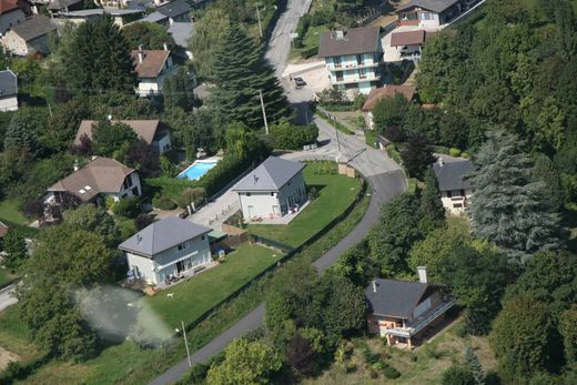 Luxe woning in Bourdeau, Savoy