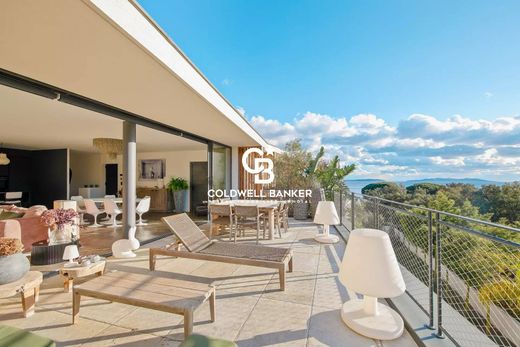 Apartment / Etagenwohnung in Le Lavandou, Var