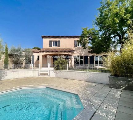 Luxury home in Eyguières, Bouches-du-Rhône