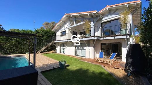 Luxury home in Pyla sur Mer, Gironde