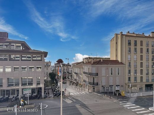 Apartment / Etagenwohnung in Cannes, Alpes-Maritimes