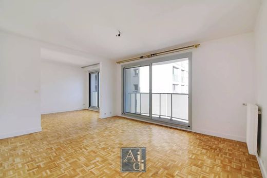 Apartment / Etagenwohnung in Buttes-Chaumont, Villette, Bas Belleville, Paris