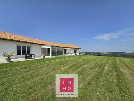 Luxury home in Trie-sur-Baïse, Hautes-Pyrénées