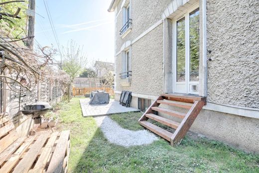 Saint-Maur-des-Fossés, Val-de-Marneの高級住宅