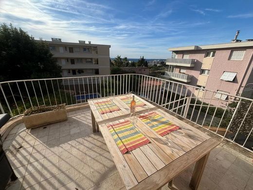 Apartment / Etagenwohnung in Golfe-Juan, Alpes-Maritimes