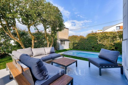 Luxus-Haus in Rueil-Malmaison, Hauts-de-Seine