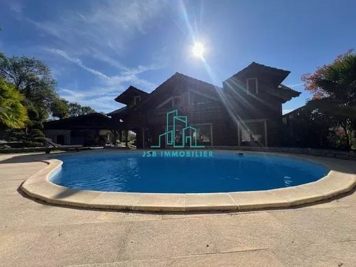 Villa in Challes-les-Eaux, Savoy