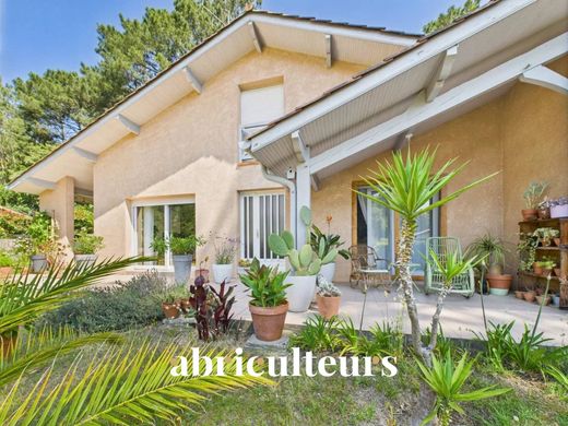 Luxury home in Seignosse, Landes
