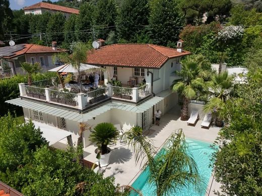 Villa Pietrasanta, Lucca ilçesinde