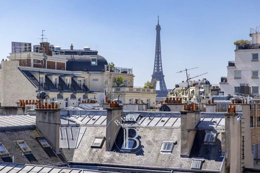 シャンゼリゼ、マドレーヌ、トリアングル・ドール, Parisのアパートメント