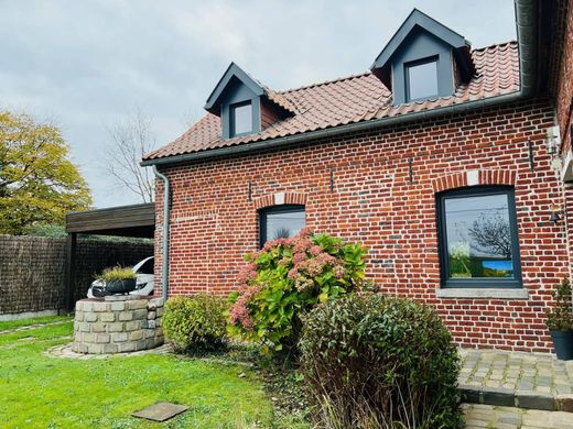 Luxe woning in Sailly-lez-Lannoy, North