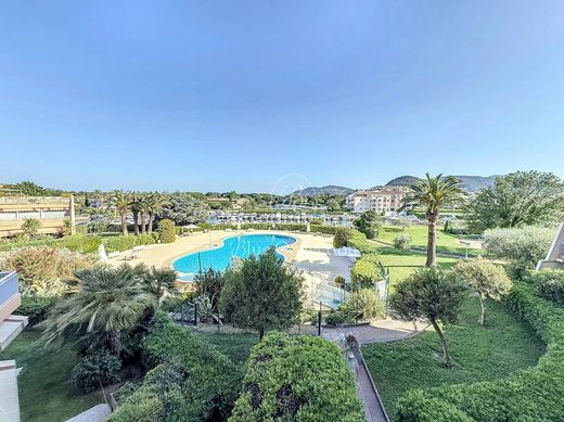 아파트 / Mandelieu-la-Napoule, Alpes-Maritimes