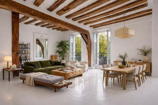 Apartment in Montmartre, Abbesses, Grandes-Carrières, Paris