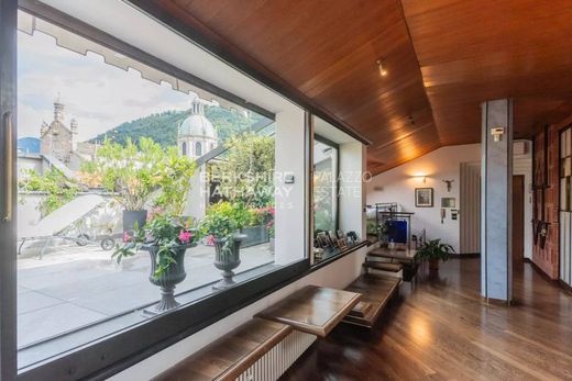 Attico a Como, Lombardia