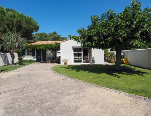 Luxury home in Rivedoux-Plage, Charente-Maritime