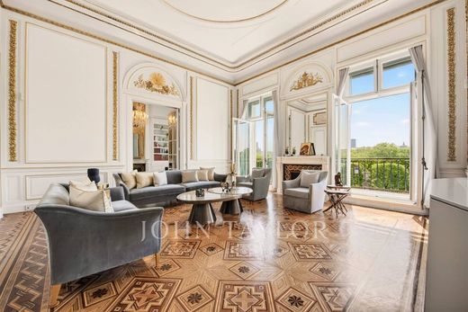 Apartment in Chatelet les Halles, Louvre-Tuileries, Palais Royal, Paris