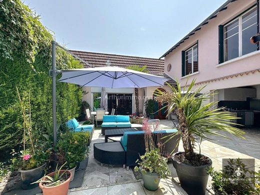 Casa di lusso a Roanne, Loire