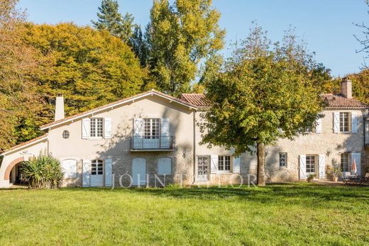Luxury home in Latresne, Gironde