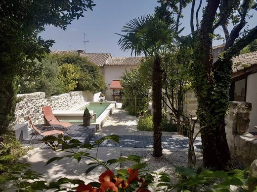 منزل ﻓﻲ Uzès, Gard