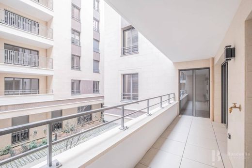 Apartment / Etagenwohnung in Clichy, Hauts-de-Seine