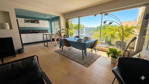 Apartment / Etagenwohnung in Neuilly-sur-Seine, Hauts-de-Seine
