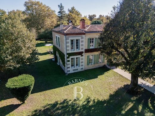 Casa di lusso a Saint-Selve, Gironda