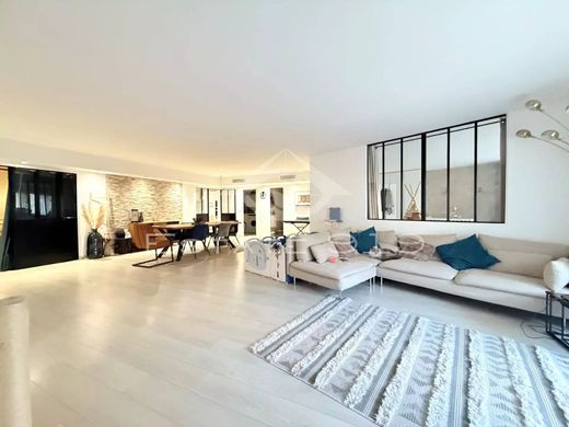 Apartment / Etagenwohnung in Le Cannet, Alpes-Maritimes