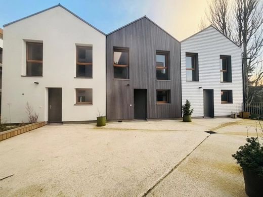 Luxe woning in Noisy-le-Grand, Seine-Saint-Denis