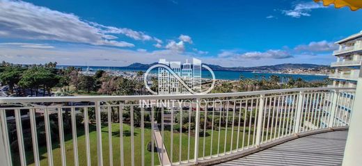 Apartment / Etagenwohnung in Cannes, Alpes-Maritimes