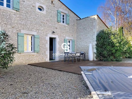 ‏בתי יוקרה ב  Romegoux, השראנט הימי