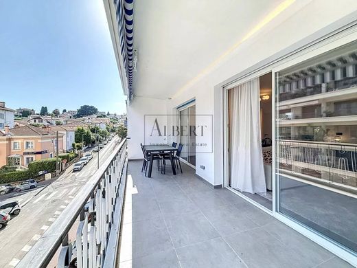 Apartment / Etagenwohnung in Cannes, Alpes-Maritimes