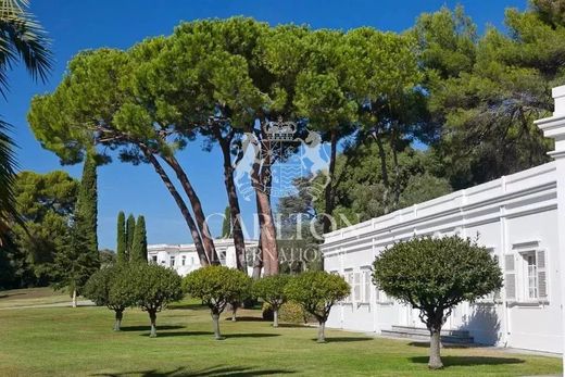 Antibes, Alpes-Maritimesの高級住宅