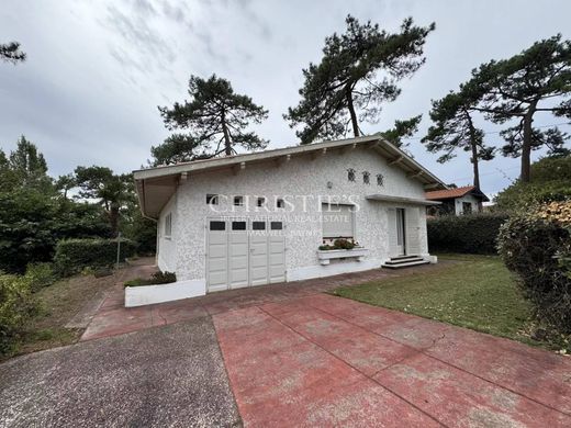 Luxury home in Pyla sur Mer, Gironde