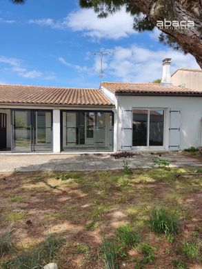 Luxury home in Rivedoux-Plage, Charente-Maritime