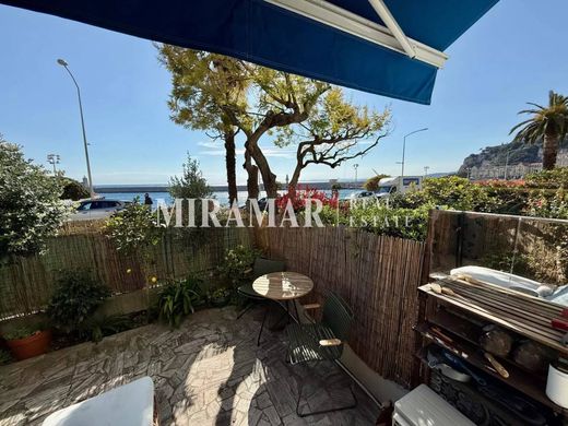 Apartment / Etagenwohnung in Nizza, Alpes-Maritimes