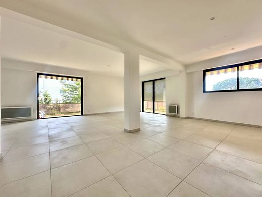 아파트 / Saint-Laurent-du-Var, Alpes-Maritimes