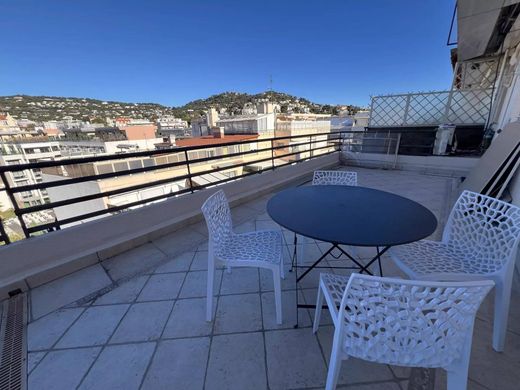 Apartment / Etagenwohnung in Cannes, Alpes-Maritimes
