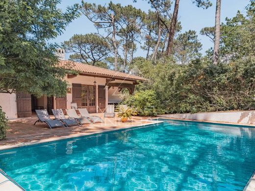 Luxury home in Pyla sur Mer, Gironde