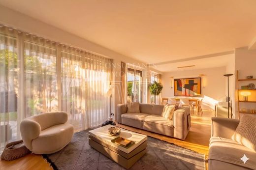Apartment in Neuilly-sur-Seine, Hauts-de-Seine