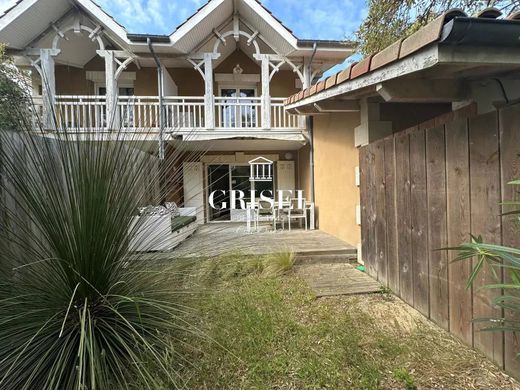 Apartment / Etagenwohnung in Lège-Cap-Ferret, Gironde