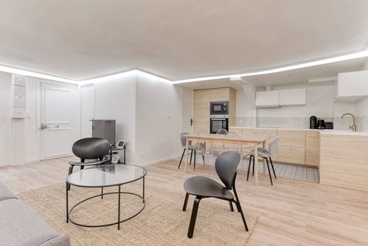 Apartment / Etagenwohnung in Provence-Opéra – Grands Boulevards, Paris