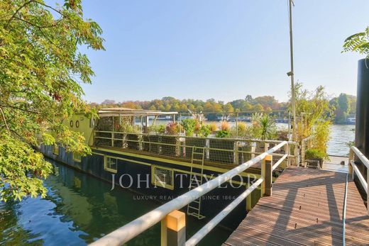 Apartment / Etagenwohnung in Saint-Cloud, Hauts-de-Seine