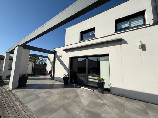 Casa di lusso a Labège, Alta Garonna