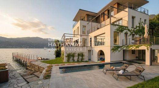 Villa in Angera, Provincia di Varese