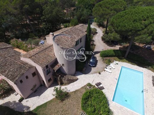 Ρουστίκ ή Αγροικίες σε Roquebrune-sur-Argens, Var