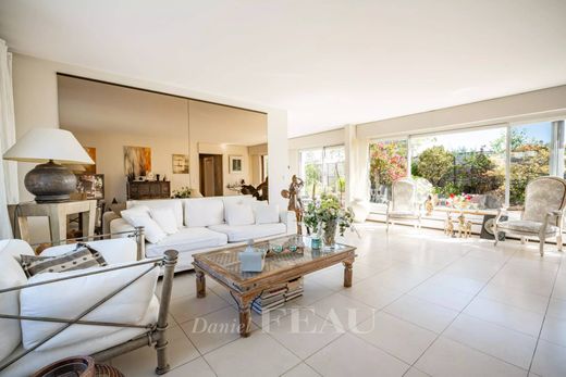 Apartment in Boulogne-Billancourt, Hauts-de-Seine